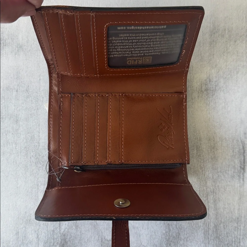 Patricia Nash Perla Trifold Leather Wallet Clutch Tan Brown